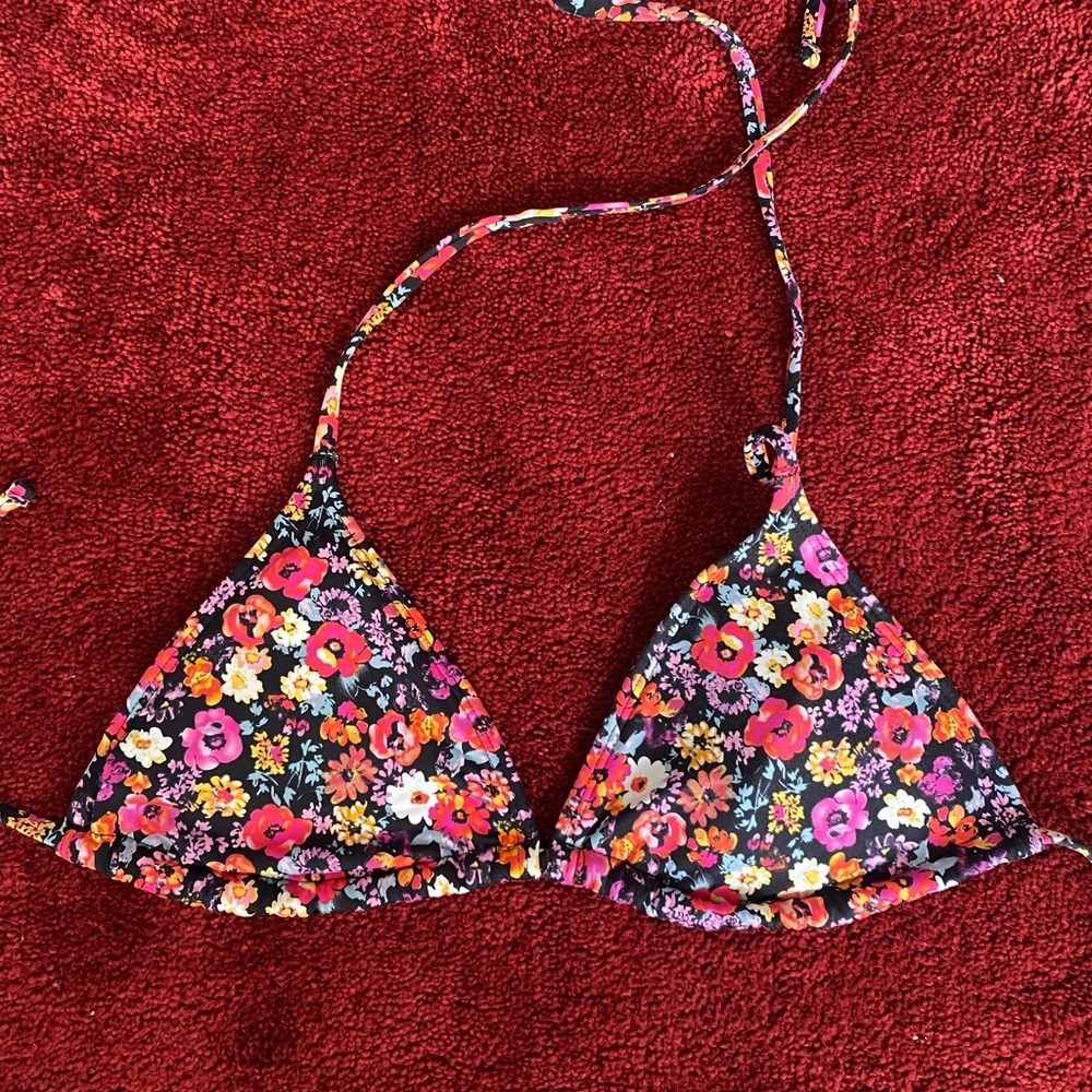 Flower bikini too